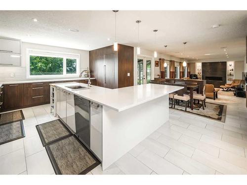 16 Silver Creek Place Nw, Calgary, AB - Indoor Photo Showing Kitchen With Upgraded Kitchen