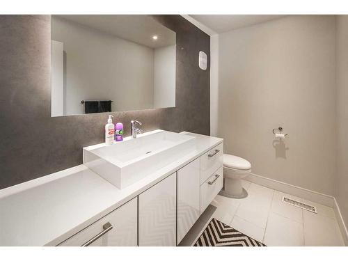 16 Silver Creek Place Nw, Calgary, AB - Indoor Photo Showing Bathroom