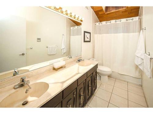 16 Silver Creek Place Nw, Calgary, AB - Indoor Photo Showing Bathroom