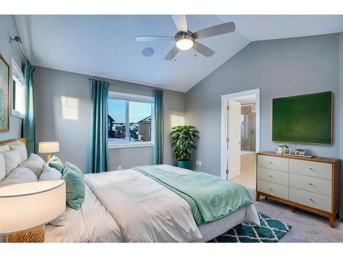 602 Edgefield Gate, Strathmore, AB - Indoor Photo Showing Bedroom