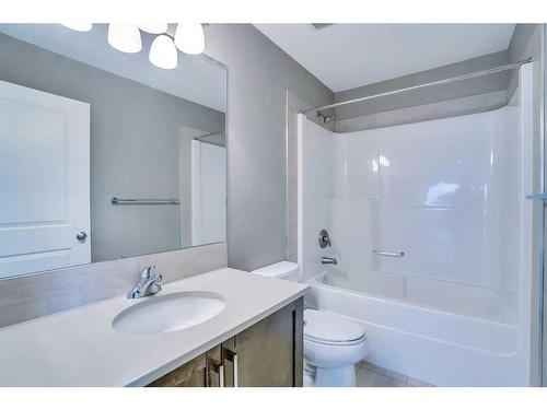 602 Edgefield Gate, Strathmore, AB - Indoor Photo Showing Bathroom