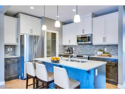 602 Edgefield Gate, Strathmore, AB - Indoor Photo Showing Kitchen With Double Sink With Upgraded Kitchen