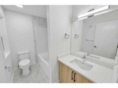 525 Corner Meadows Way Ne, Calgary, AB - Indoor Photo Showing Bathroom