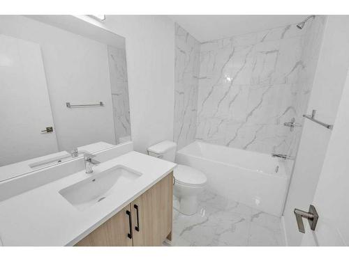 525 Corner Meadows Way Ne, Calgary, AB - Indoor Photo Showing Bathroom