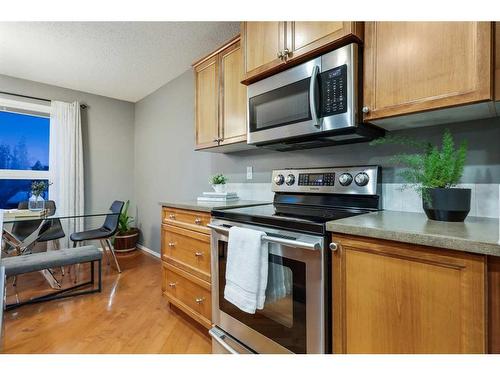 30 Royal Oak Grove Nw, Calgary, AB - Indoor Photo Showing Kitchen