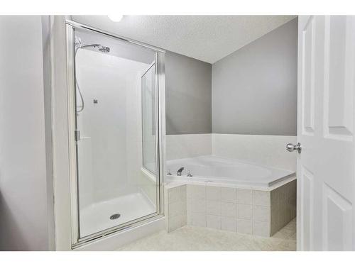 30 Royal Oak Grove Nw, Calgary, AB - Indoor Photo Showing Bathroom