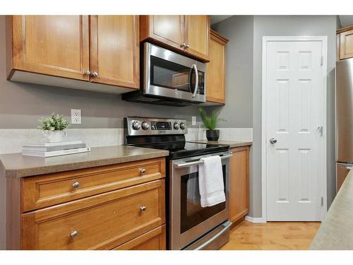 30 Royal Oak Grove Nw, Calgary, AB - Indoor Photo Showing Kitchen