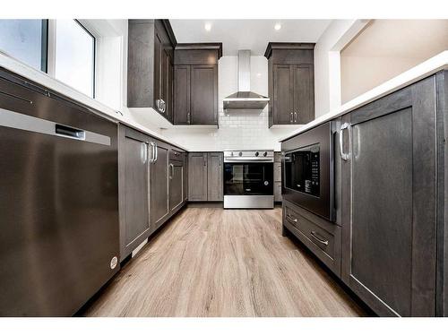 572 Baywater Manor Sw, Airdrie, AB - Indoor Photo Showing Kitchen