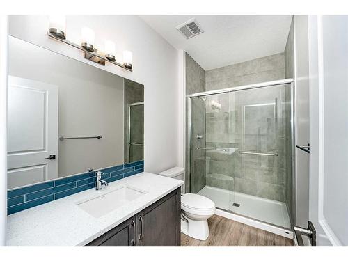 572 Baywater Manor Sw, Airdrie, AB - Indoor Photo Showing Bathroom