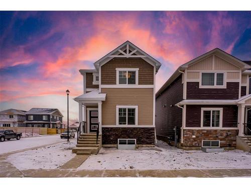 572 Baywater Manor Sw, Airdrie, AB - Outdoor With Facade