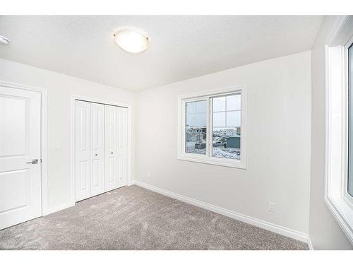 572 Baywater Manor Sw, Airdrie, AB - Indoor Photo Showing Other Room