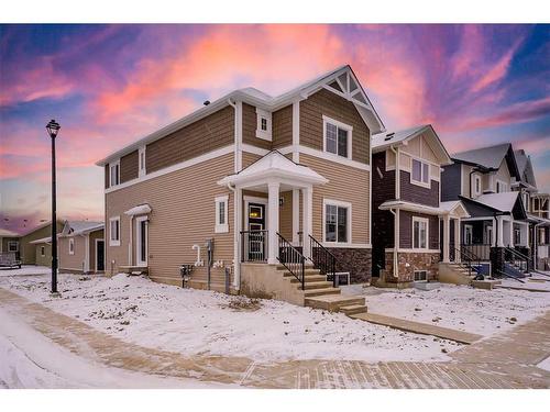 572 Baywater Manor Sw, Airdrie, AB - Outdoor With Facade