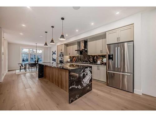 440 23 Avenue Nw, Calgary, AB - Indoor Photo Showing Kitchen With Upgraded Kitchen