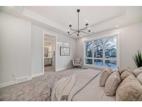 440 23 Avenue Nw, Calgary, AB - Indoor Photo Showing Bedroom