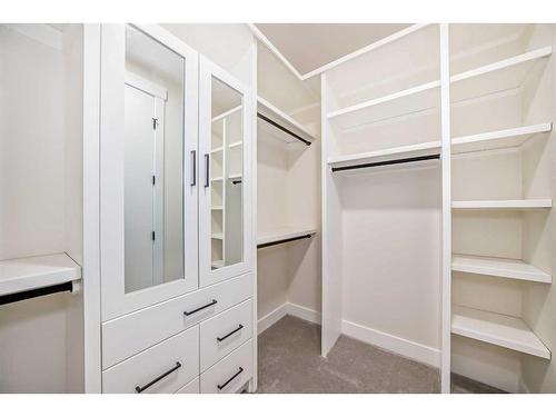 440 23 Avenue Nw, Calgary, AB - Indoor With Storage