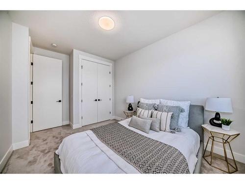 440 23 Avenue Nw, Calgary, AB - Indoor Photo Showing Bedroom