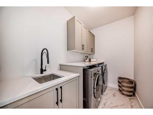 440 23 Avenue Nw, Calgary, AB - Indoor Photo Showing Laundry Room