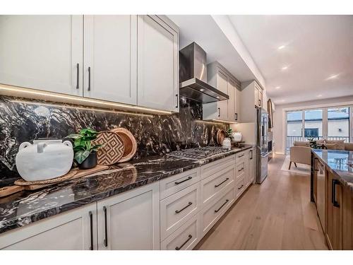 440 23 Avenue Nw, Calgary, AB - Indoor Photo Showing Kitchen With Upgraded Kitchen