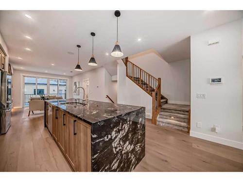 440 23 Avenue Nw, Calgary, AB - Indoor Photo Showing Kitchen With Upgraded Kitchen