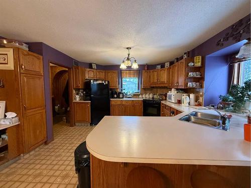 39316 Range Road 273, Rural Lacombe County, AB - Indoor Photo Showing Kitchen With Double Sink