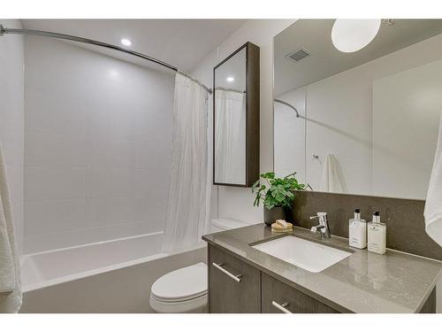 310-730 2 Avenue Sw, Calgary, AB - Indoor Photo Showing Bathroom