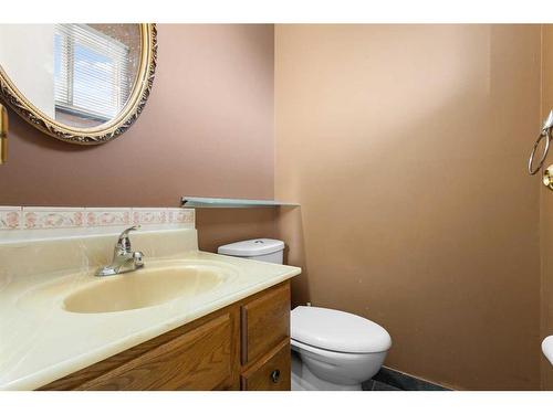 992 Rundlecairn Way Ne, Calgary, AB - Indoor Photo Showing Bathroom