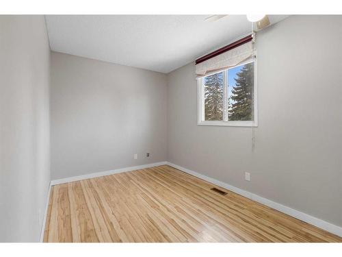 992 Rundlecairn Way Ne, Calgary, AB - Indoor Photo Showing Other Room