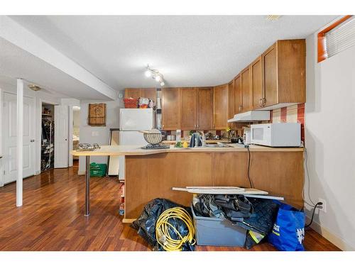 992 Rundlecairn Way Ne, Calgary, AB - Indoor Photo Showing Kitchen