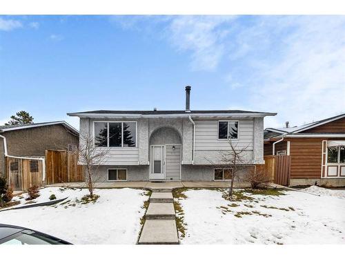 992 Rundlecairn Way Ne, Calgary, AB - Outdoor