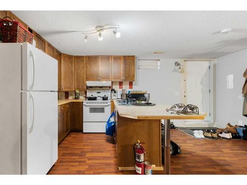 992 Rundlecairn Way Ne, Calgary, AB - Indoor Photo Showing Kitchen