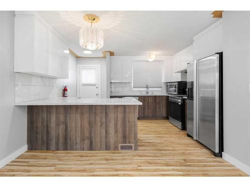 992 Rundlecairn Way Ne, Calgary, AB - Indoor Photo Showing Kitchen