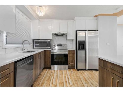 992 Rundlecairn Way Ne, Calgary, AB - Indoor Photo Showing Kitchen