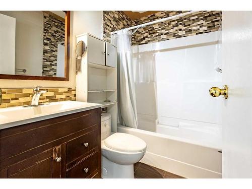 992 Rundlecairn Way Ne, Calgary, AB - Indoor Photo Showing Bathroom