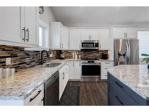 45 Mackenzie Way, Carstairs, AB - Indoor Photo Showing Kitchen With Double Sink With Upgraded Kitchen