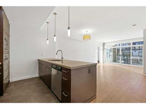 309-540 34 Street Nw, Calgary, AB - Indoor Photo Showing Kitchen