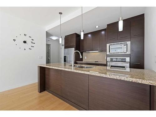 309-540 34 Street Nw, Calgary, AB - Indoor Photo Showing Kitchen With Upgraded Kitchen