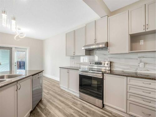 53 Chaparral Ridge Rise Se, Calgary, AB - Indoor Photo Showing Kitchen