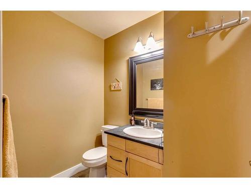 3140 46 Street Sw, Calgary, AB - Indoor Photo Showing Bathroom