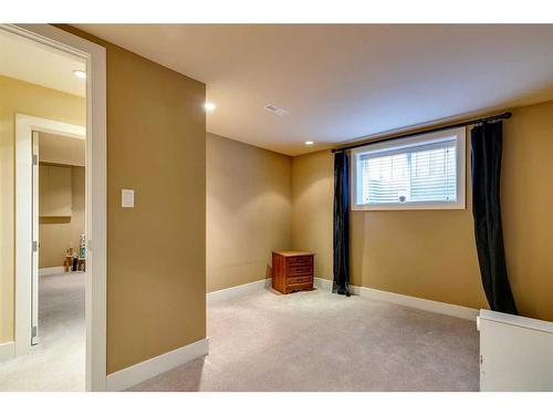 3140 46 Street Sw, Calgary, AB - Indoor