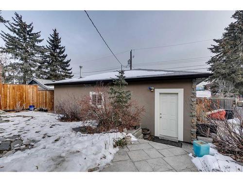 3140 46 Street Sw, Calgary, AB - Outdoor