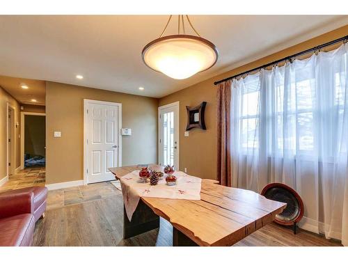 3140 46 Street Sw, Calgary, AB - Indoor Photo Showing Dining Room