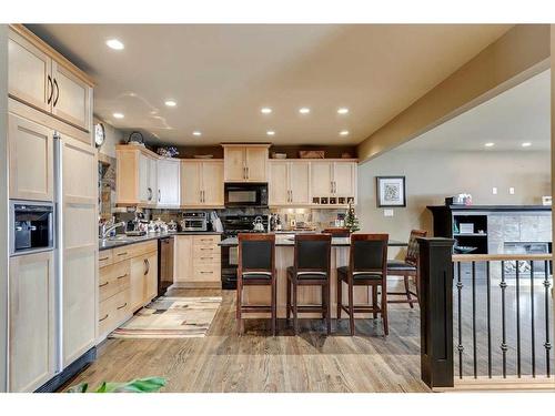 3140 46 Street Sw, Calgary, AB - Indoor Photo Showing Kitchen