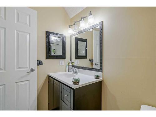 109-1712 38 Street Se, Calgary, AB - Indoor Photo Showing Bathroom