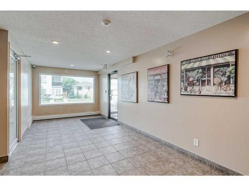 109-1712 38 Street Se, Calgary, AB - Indoor Photo Showing Other Room