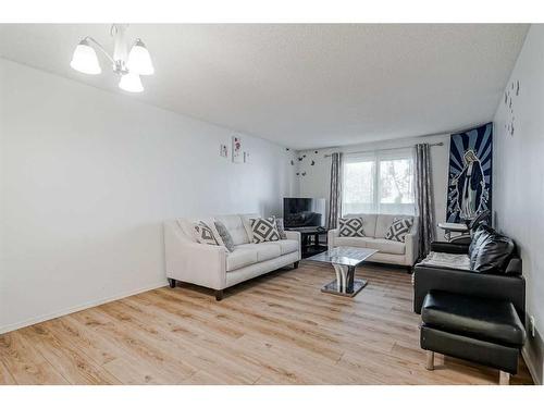 109-1712 38 Street Se, Calgary, AB - Indoor Photo Showing Living Room