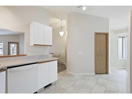 57 Citadel Gardens Nw, Calgary, AB - Indoor Photo Showing Kitchen