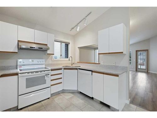 57 Citadel Gardens Nw, Calgary, AB - Indoor Photo Showing Kitchen