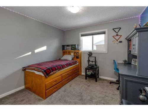 113 Heritage Cove, Cochrane, AB - Indoor Photo Showing Bedroom