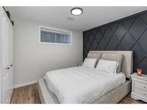 113 Heritage Cove, Cochrane, AB - Indoor Photo Showing Bedroom