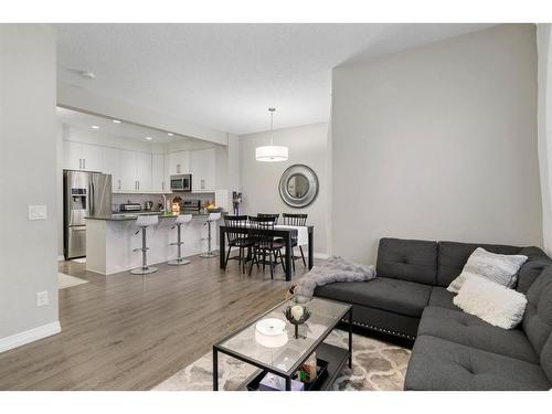 22 Kingfisher Crescent Se, Airdrie, AB - Indoor Photo Showing Living Room